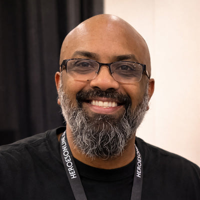 Eranga D is a freelance comic illustrator known for cover art with Dark Horse, Dynamite, and indie publishers, and creator of the original comic Aeternal.